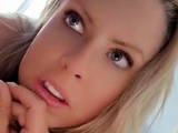 amateur blonde solo webcam